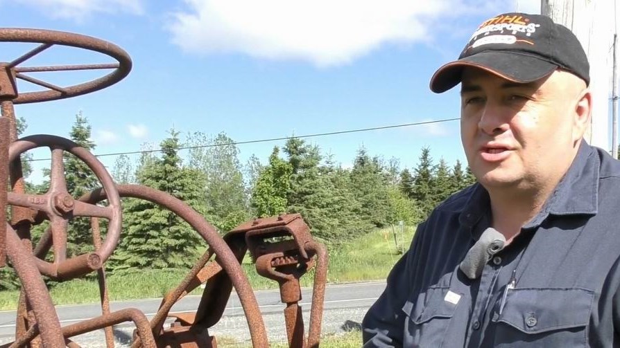 Normand De Lessard présente M. Réjean Couture Collectionneur