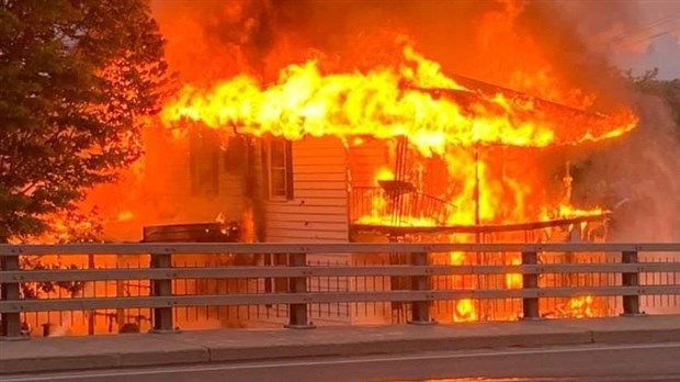 Images de l'incendie de la 123e Rue à Saint-Georges