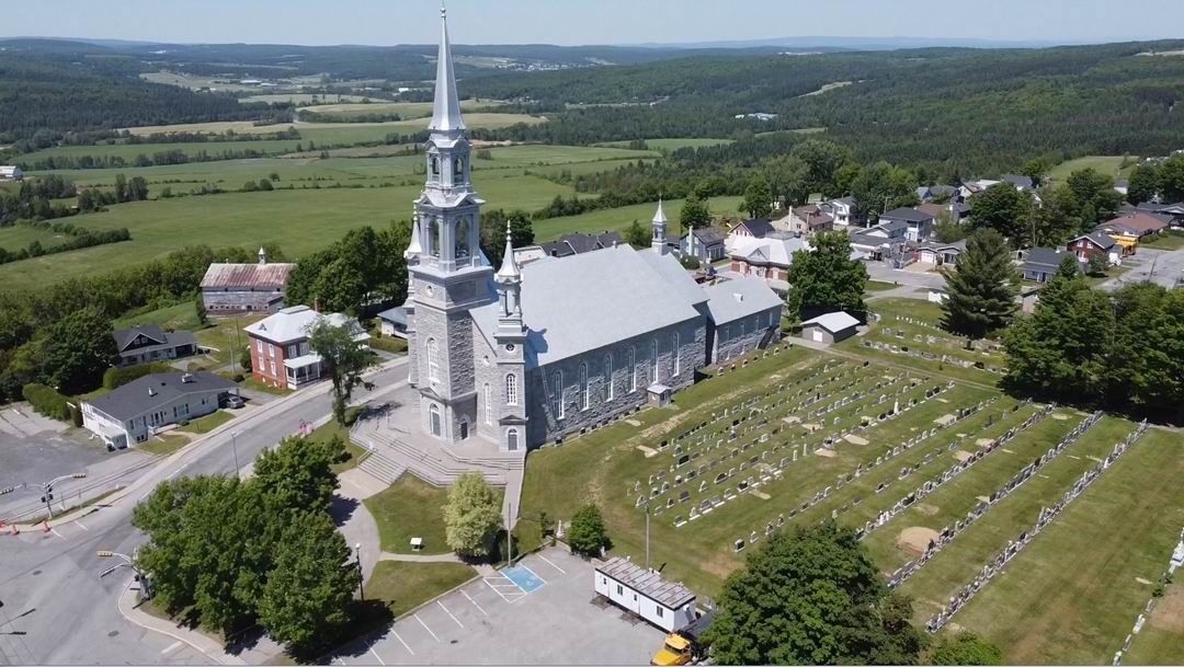 Normand DeLessard présente une vue aérienne de Saint-Victor (2020)