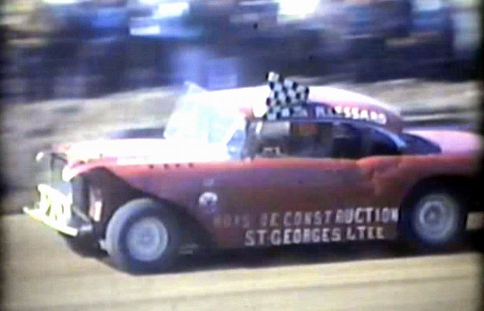 Normand DeLessard présente des souvenirs de stock car en Beauce