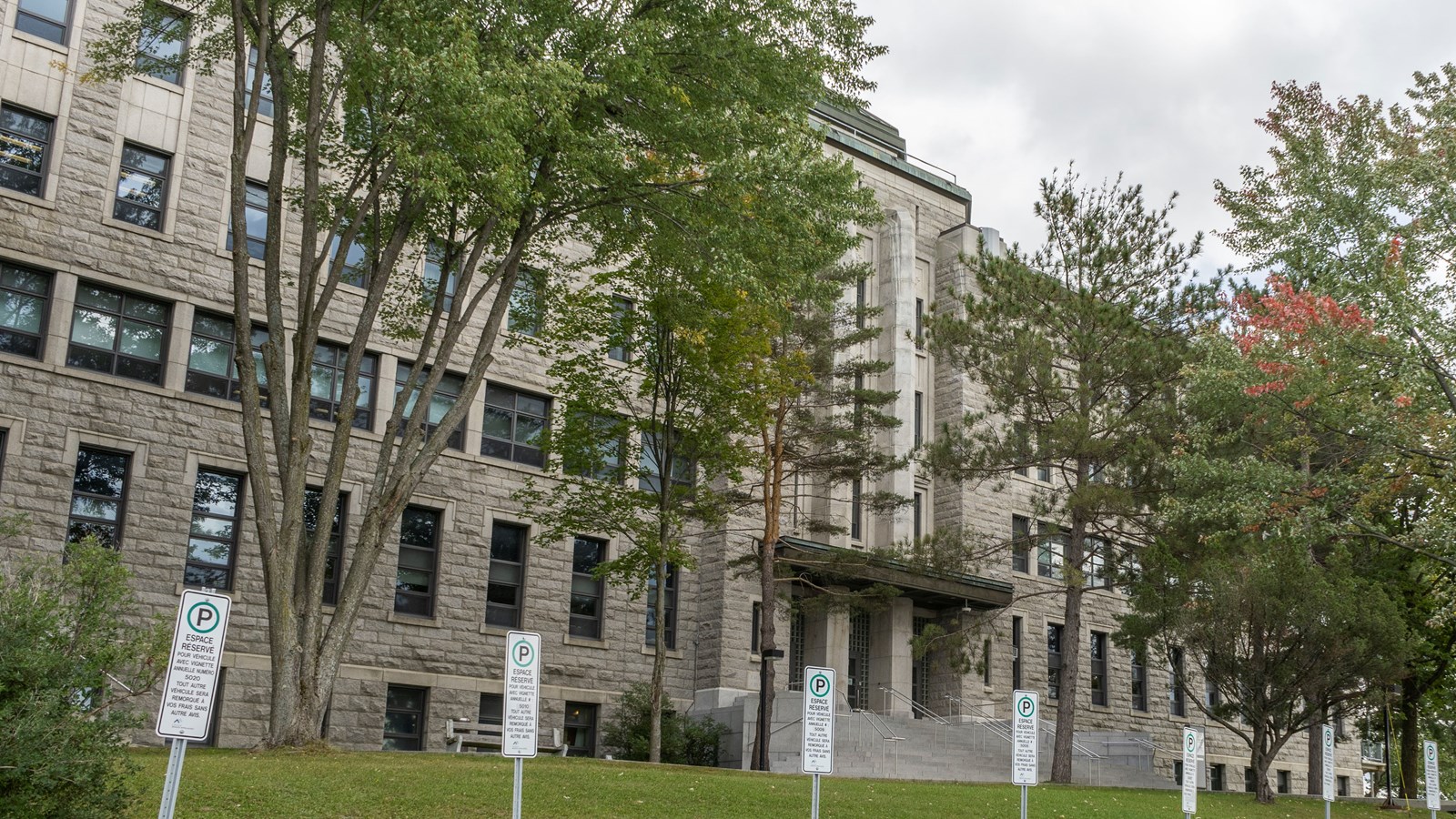 Fin des cours en présentiel pour les cégeps, collèges privés et universités en zone rouge