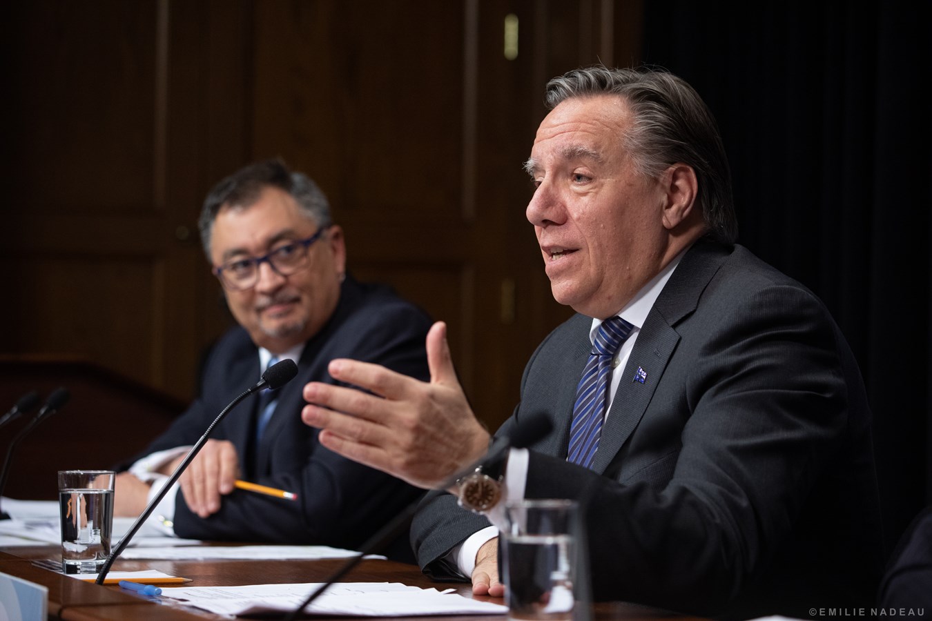 François Legault demande de limiter encore plus les contacts et de se mettre au télétravail