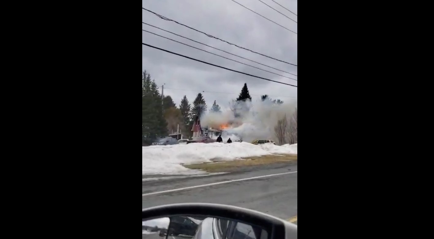 Une résidence en flammes à Saint-Côme