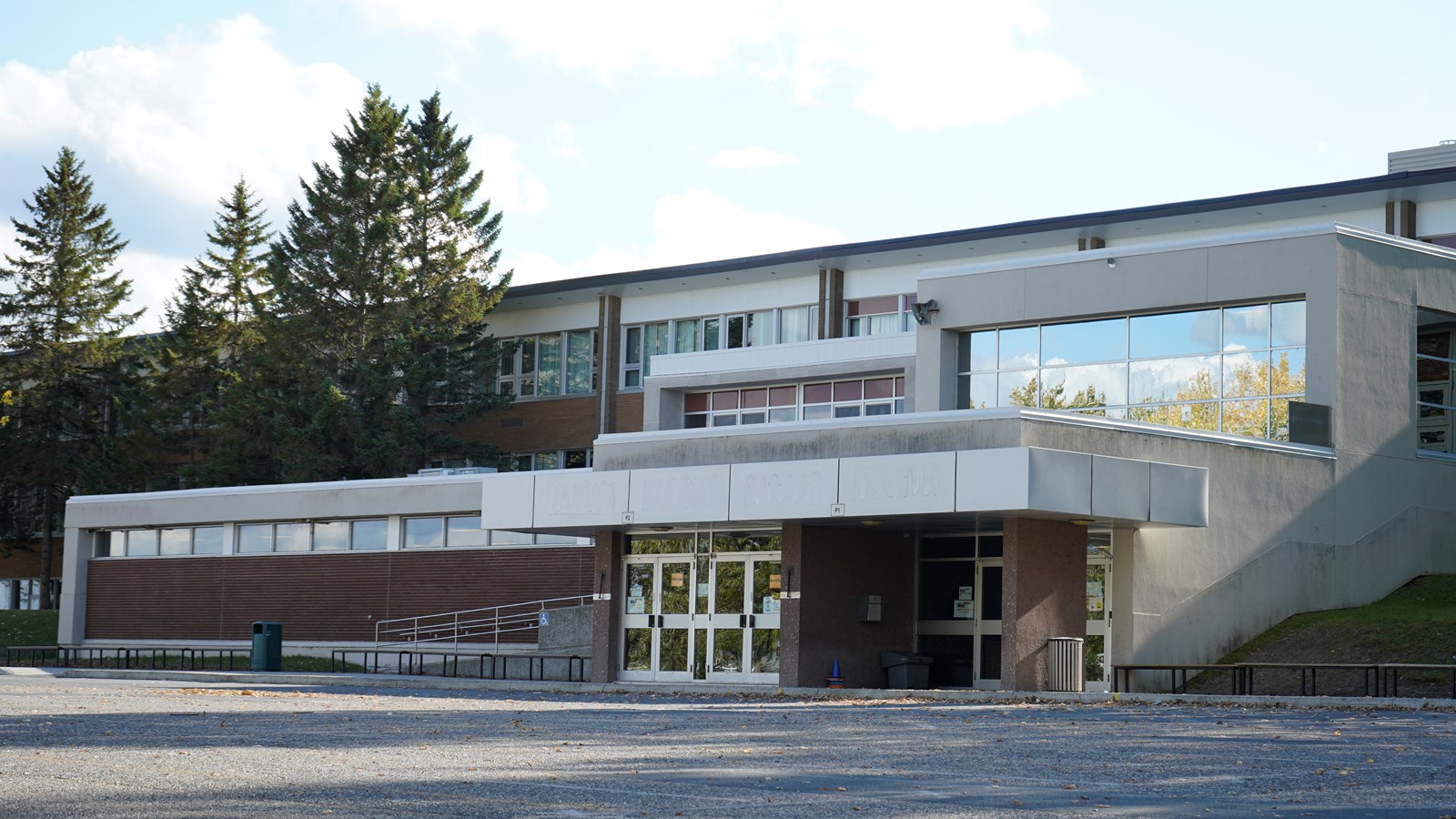 COVID-19: sept diagnostics de plus dans les écoles