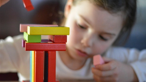 Manque de places en services de garde éducatifs à l’enfance : un recul majeur pour les femmes