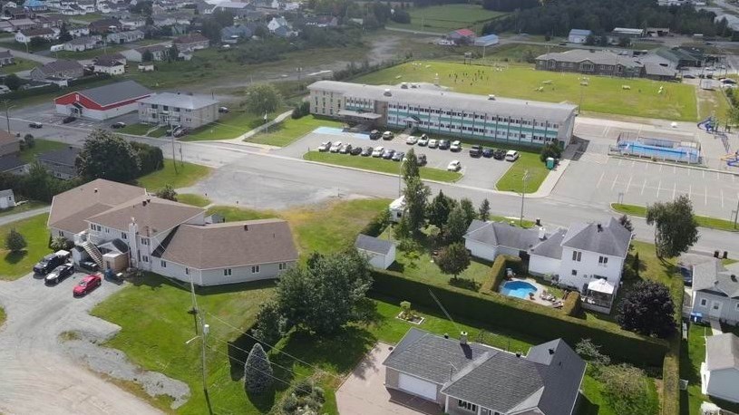 Normand DeLessard présente une vue aérienne d'East Broughton