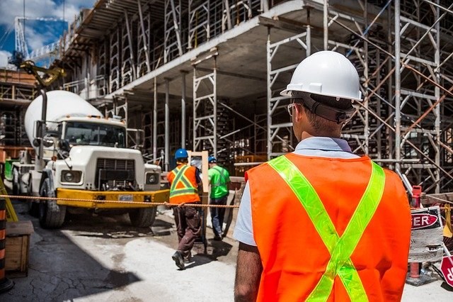 Comment les entreprises de construction peuvent-elles améliorer la sécurité sur les chantiers?