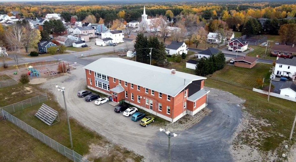 Normand DeLessard présente une vue aérienne de Saint-Juste-de-Bretenière