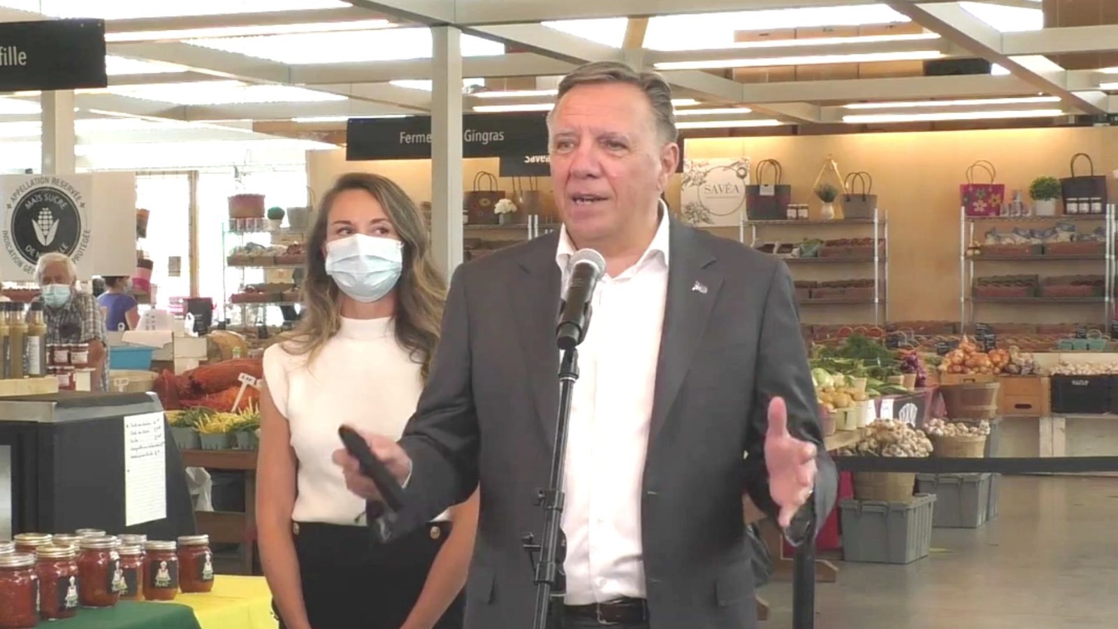 Passeport vaccinal : Legault sent un appui très majoritaire de la population