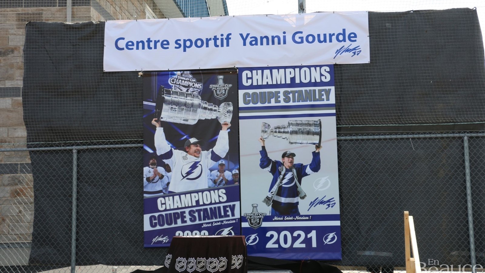Un accueil triomphal à Yanni Gourde avec la Coupe Stanley
