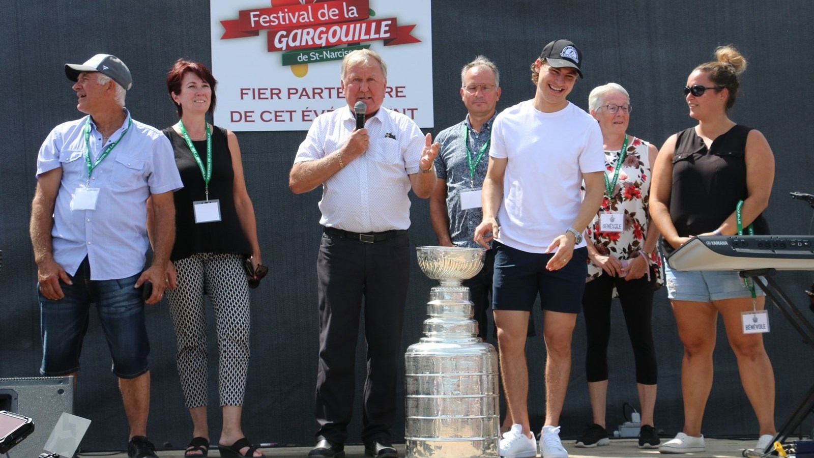 Un accueil triomphal à Yanni Gourde avec la Coupe Stanley
