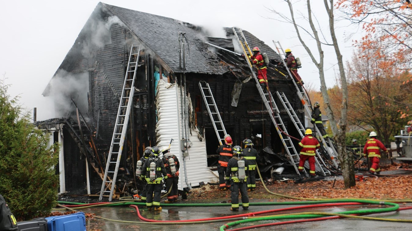 Une résidence détruite par les flammes à Lambton