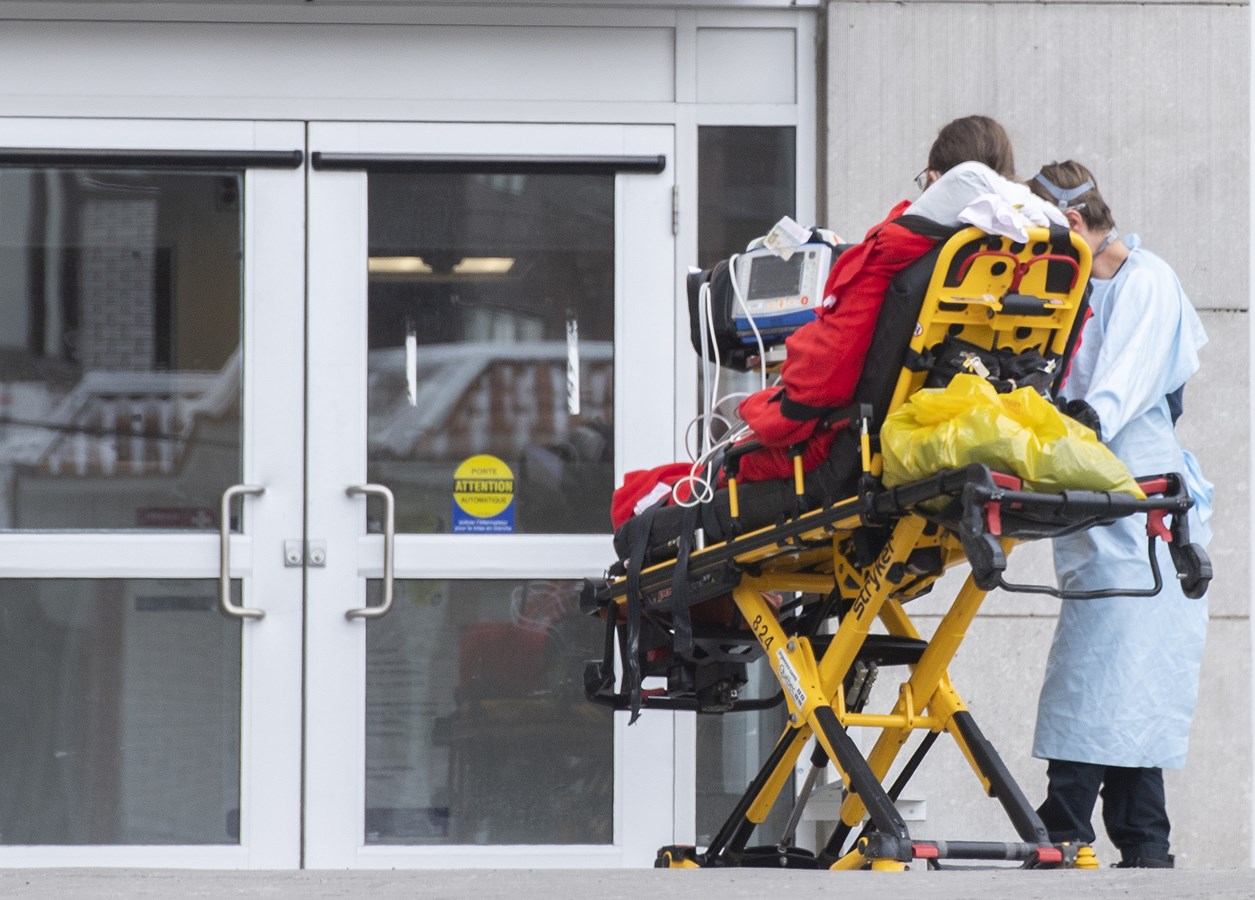 Les nouveaux cas semblent diminuer, mais les hospitalisations continuent d'augmenter