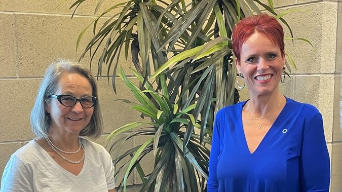 Lynda Rosa,présidente du Club Kiwanis de Saint-Georges et Marie-Josée Poulin,directrice adjointe de La Caisse Desjardins  du Sud de la Chaudière.