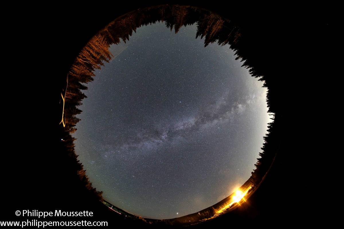 Voie Lactée pris au petit lac à L'épaule le 19 aout 2022 avec mon canon 1DX Mark III et ma 8mm 15mm fish-eye 30 secondes 3200 iso