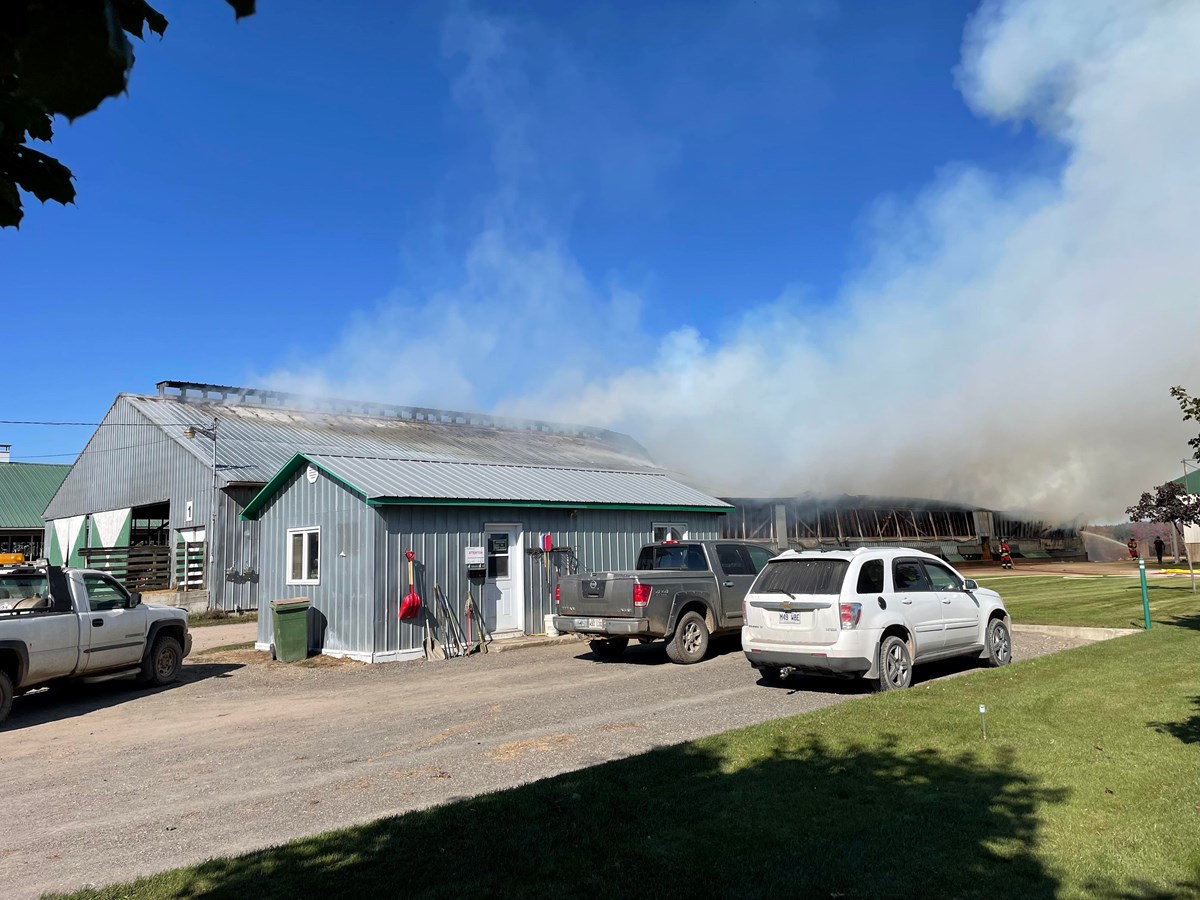 Un bâtiment agricole incendié à Saint-Lambert-de-Lauzon
