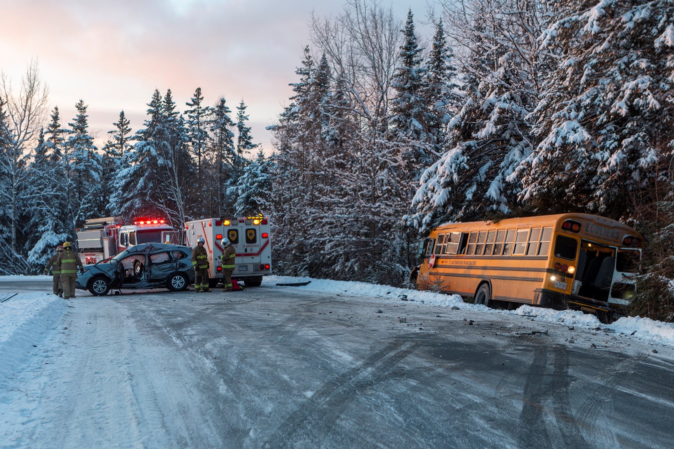 Une collision entre un autobus scolaire et un VUS à Saint-Philibert