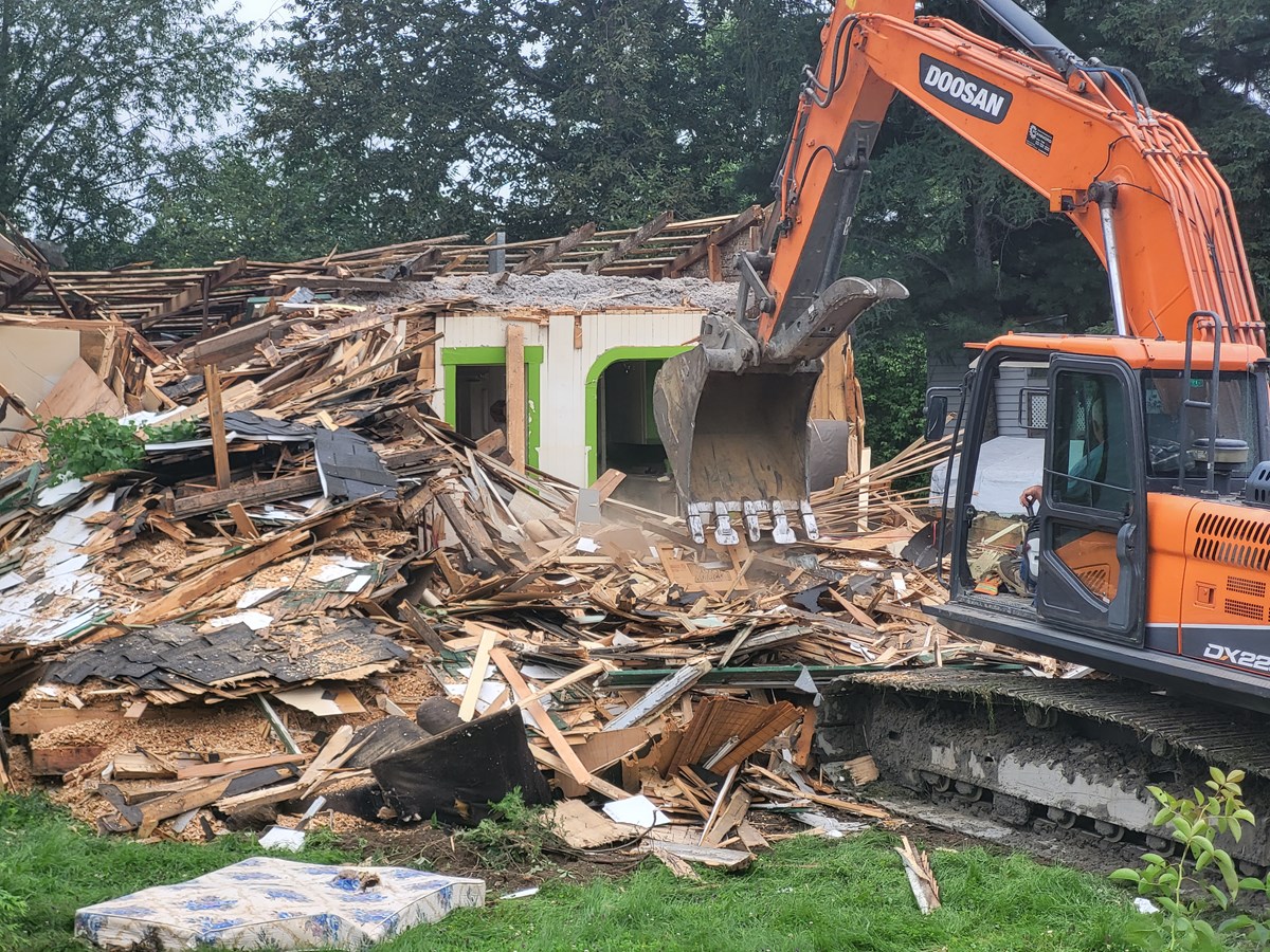 Une maison centenaire démolie sur la 1re avenue