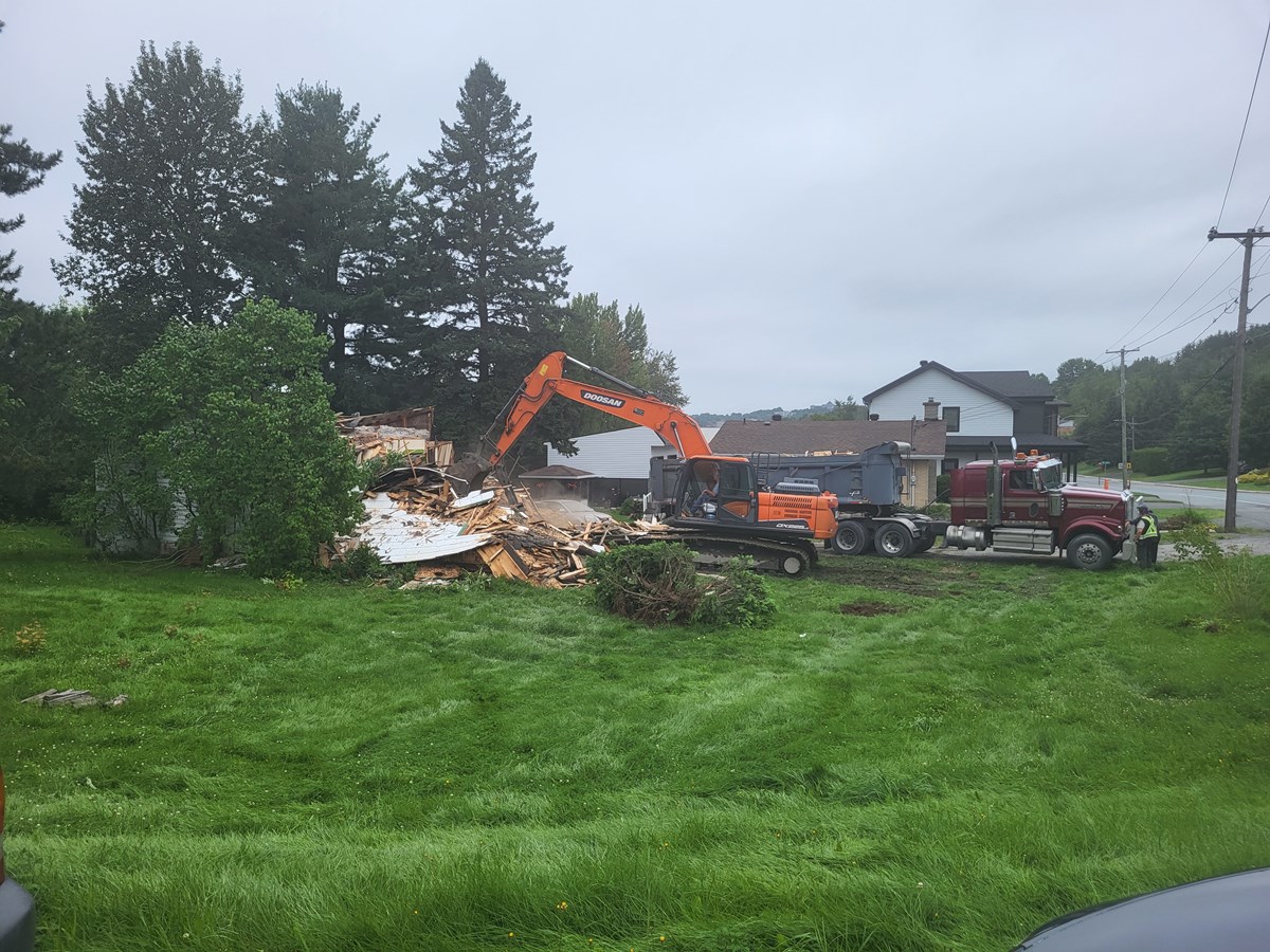 Une maison centenaire démolie sur la 1re avenue