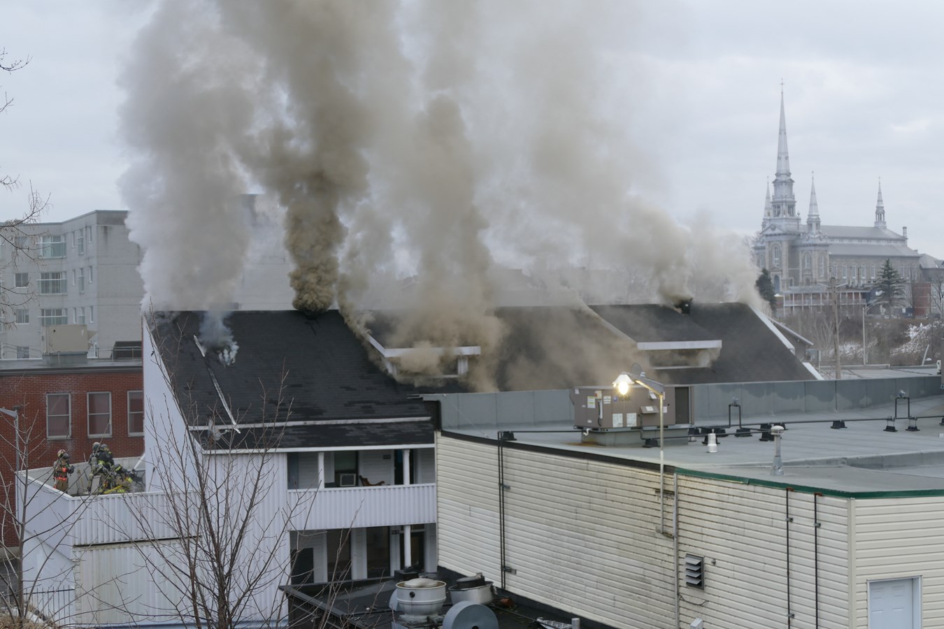 Incendie sur la 1re avenue : retour sur une nuit difficile