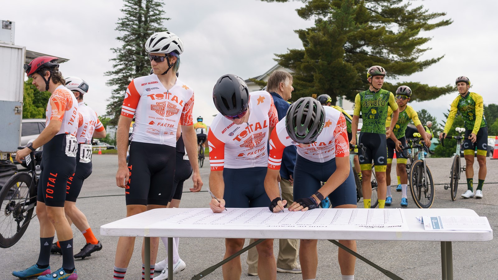 Les 21 équipes du Tour de Beauce se sont élancées ce matin