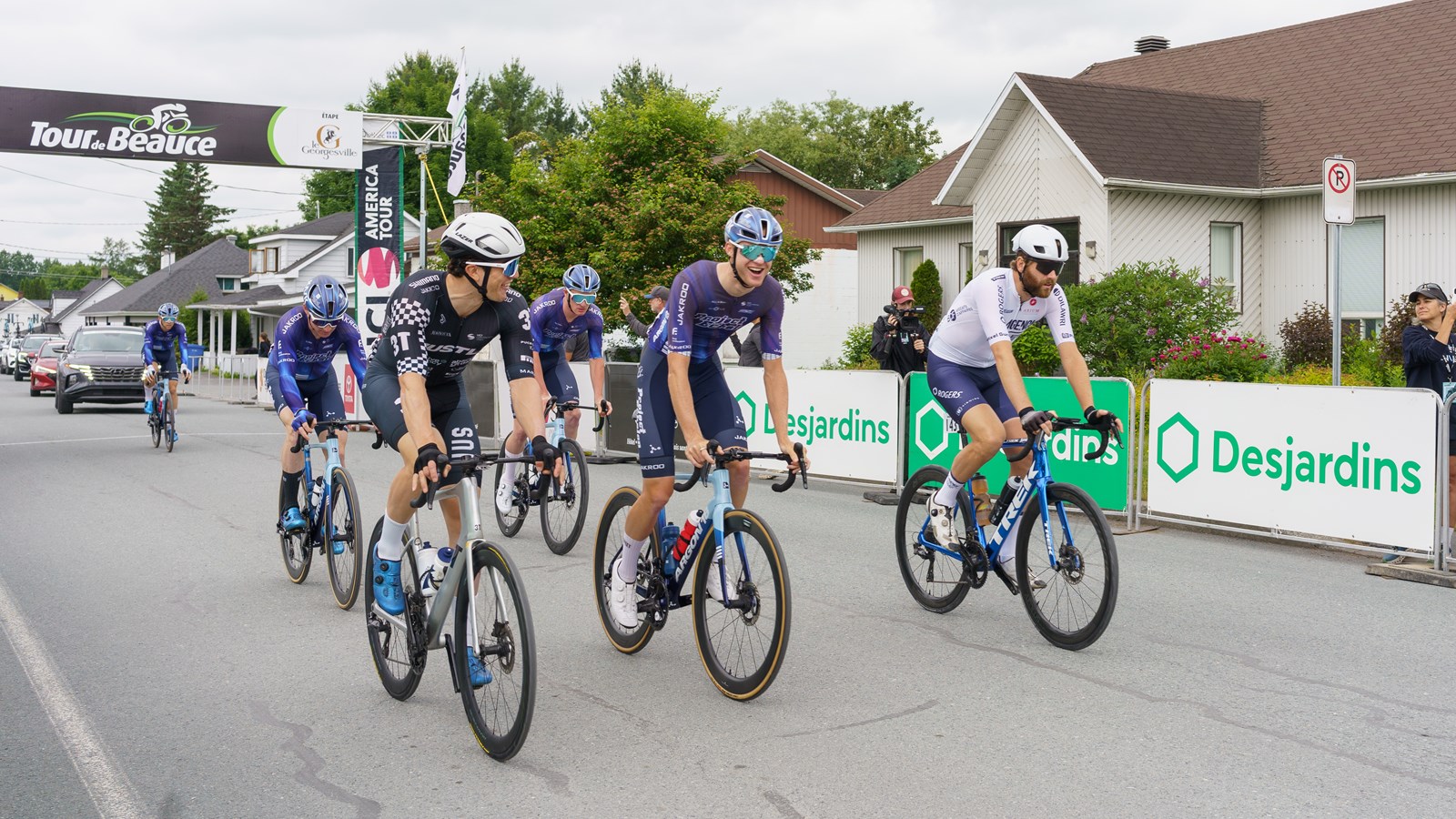 Les 21 équipes du Tour de Beauce se sont élancées ce matin