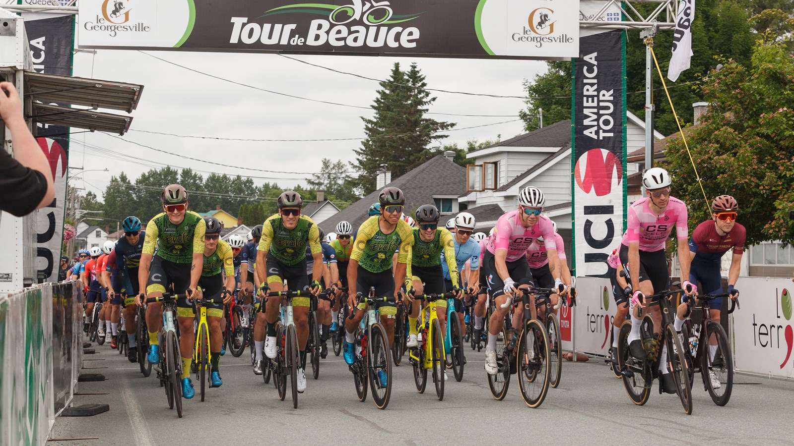 Les 21 équipes du Tour de Beauce se sont élancées ce matin