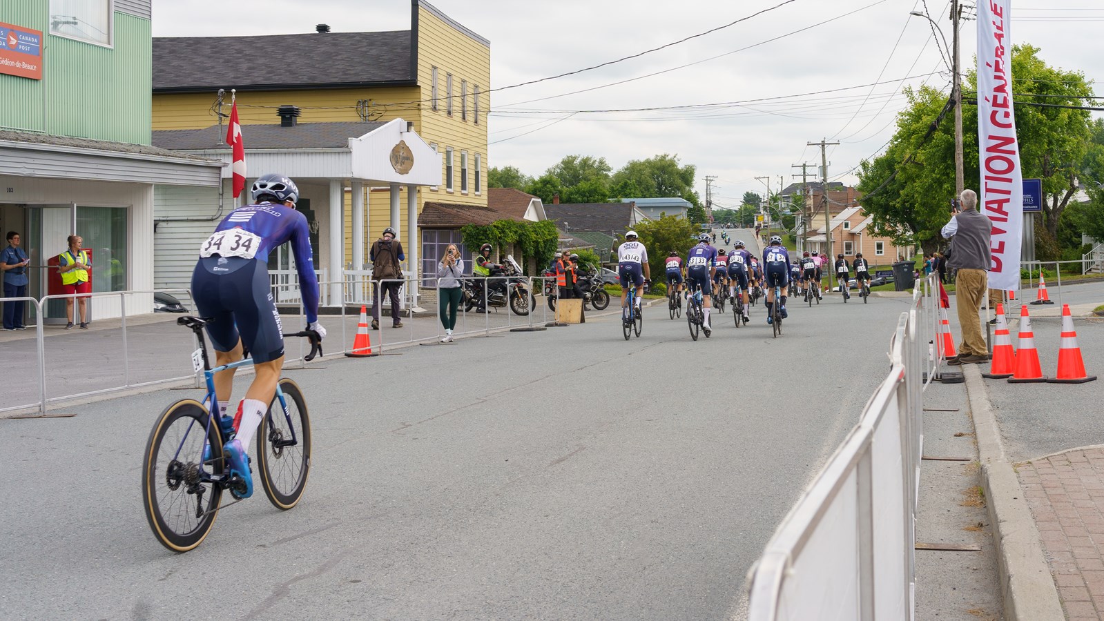 Les 21 équipes du Tour de Beauce se sont élancées ce matin