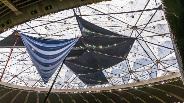 Pomerleau et Canam entreprennent la démantèlement du toit du stade olympique