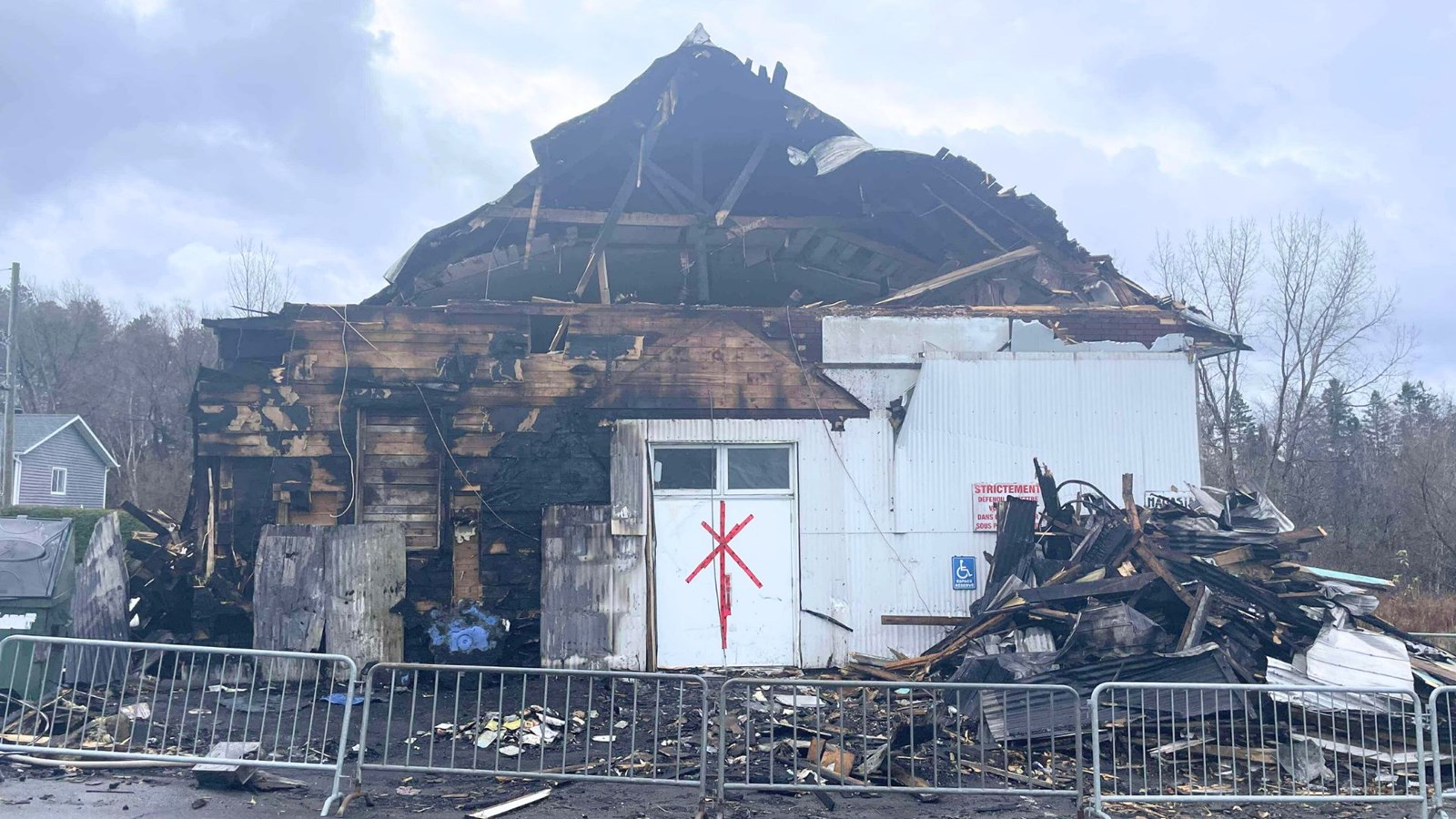 Saint-Côme-Linière: un feu criminel détruit la salle paroissiale