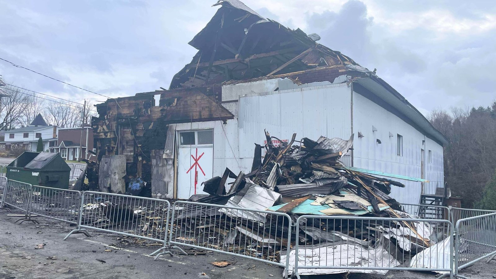 Saint-Côme-Linière: un feu criminel détruit la salle paroissiale