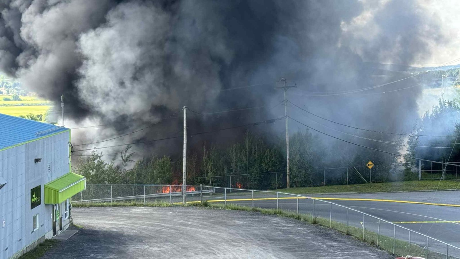 Beauceville : important incendie de pneus chez Royal Mat