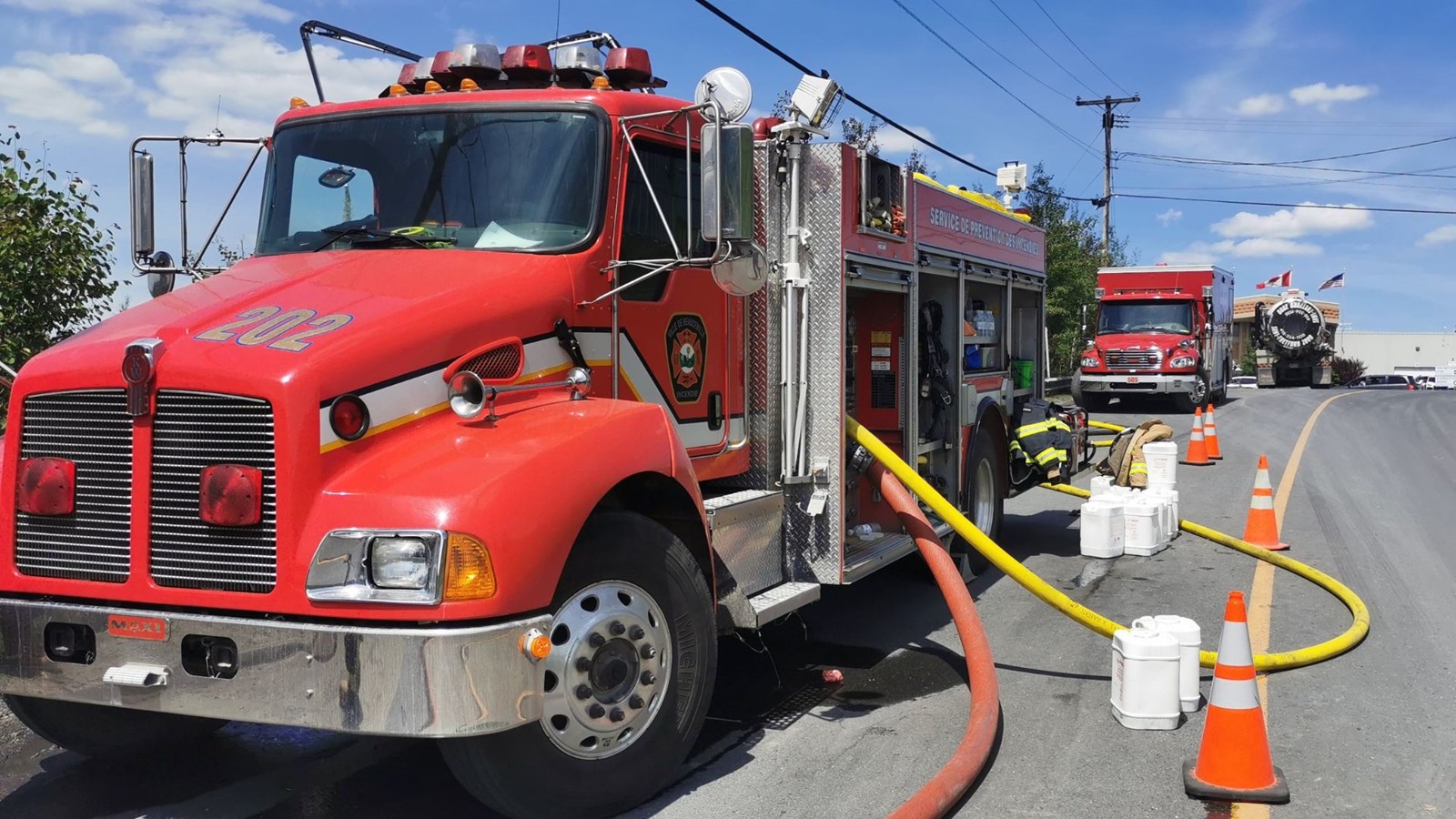 Incendie chez Royal Mat: les pompiers sont toujours sur les lieux