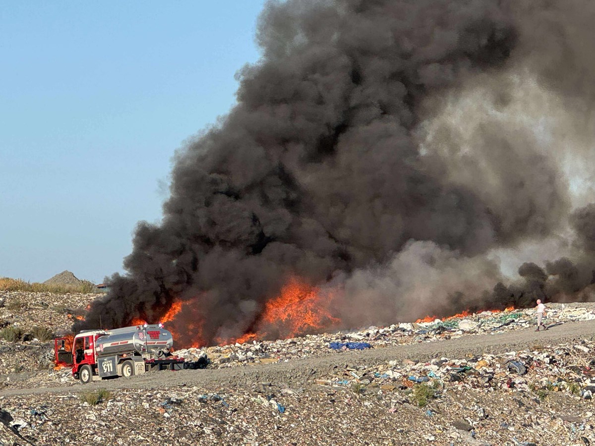 Feu majeur dans un site de déchets à Saint-Côme-Linière