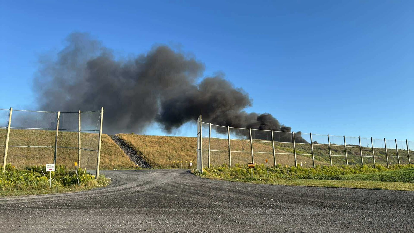 Feu majeur dans un site de déchets à Saint-Côme-Linière