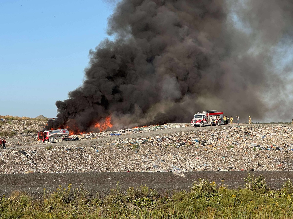 Feu majeur dans un site de déchets à Saint-Côme-Linière