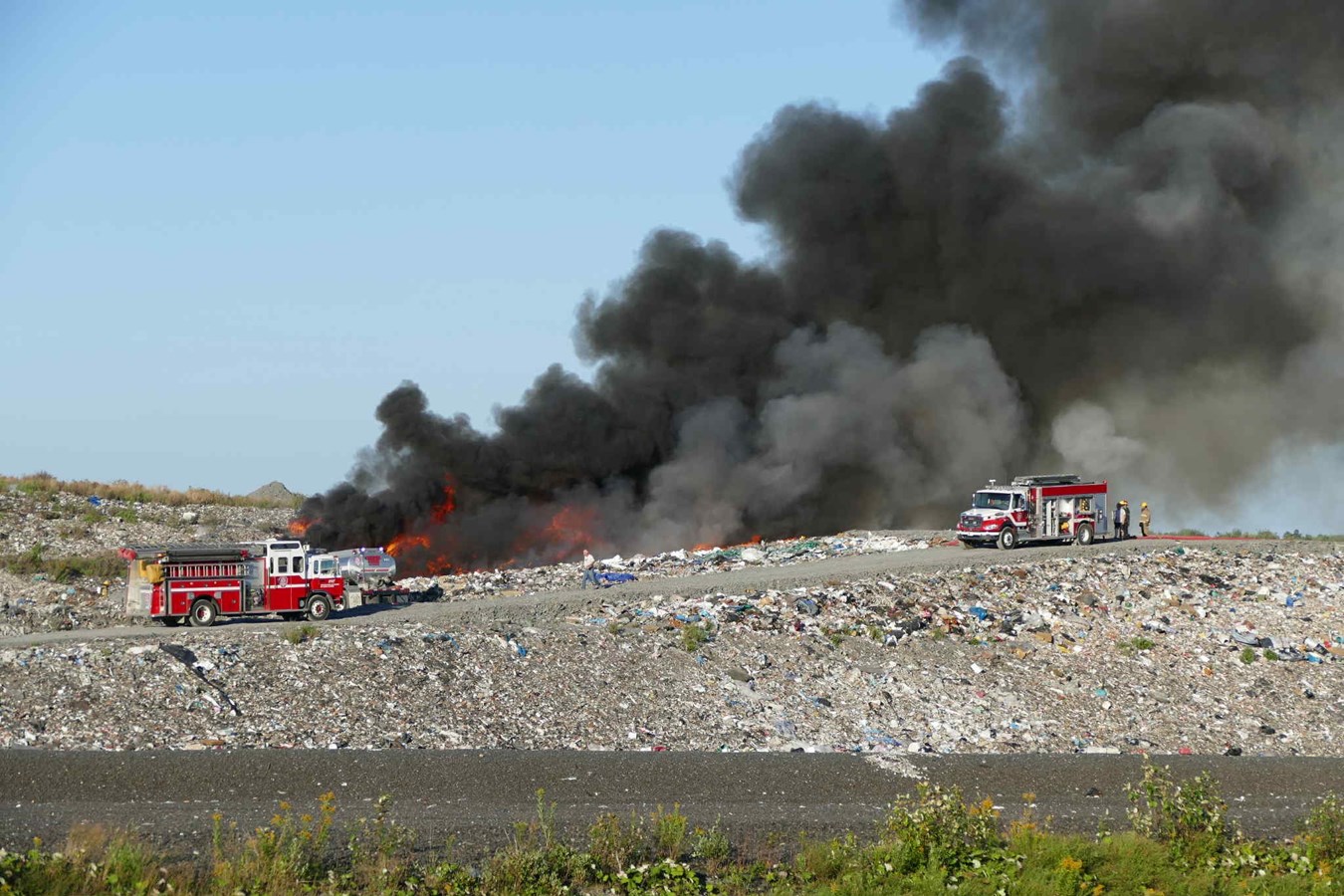 Feu majeur dans un site de déchets à Saint-Côme-Linière