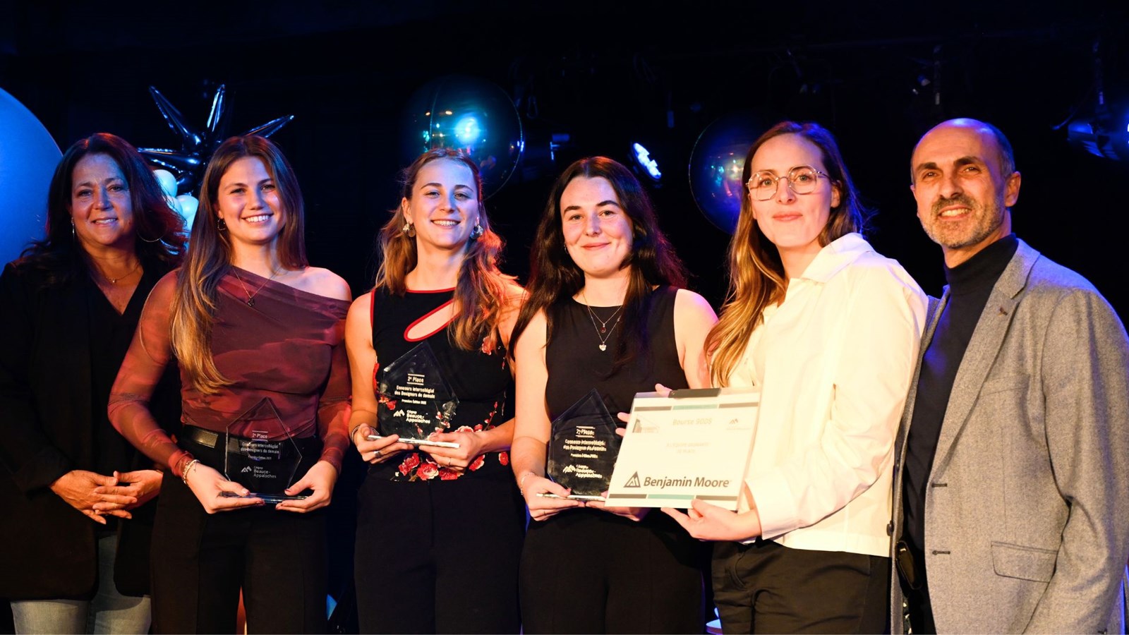 La 2e place revient à Magalie Allard, Julia Richer Beauchemin, Alexane Feldt, du Cégep du Vieux-Montréal. Le prix a été remis par Caroline Bouchard (CB-A), ainsi que Laurence Gélinas et Donato Fraraccio (Benjamin Moore).