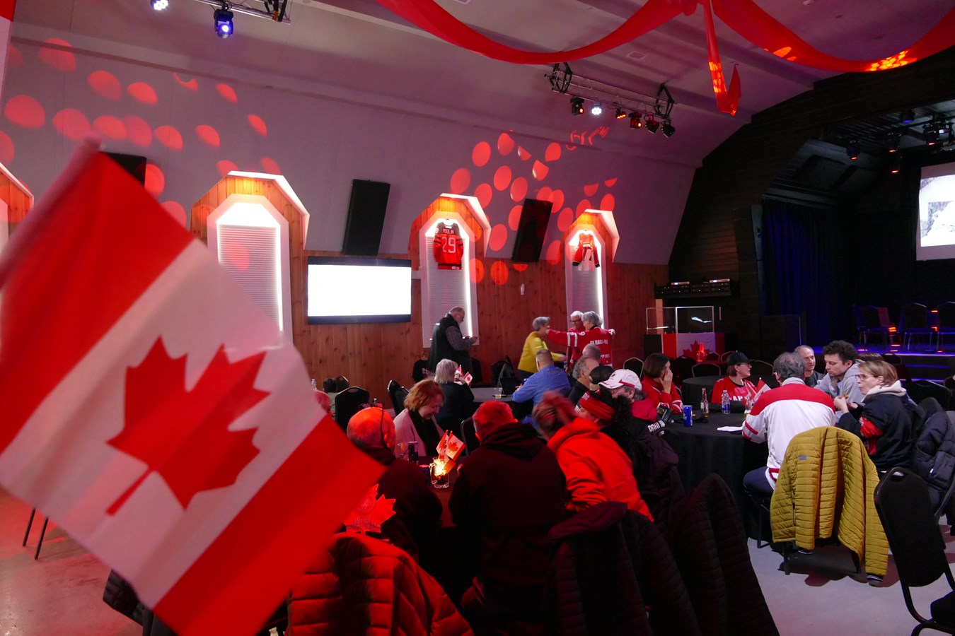 Poulin amène son équipe en finale et établit un record