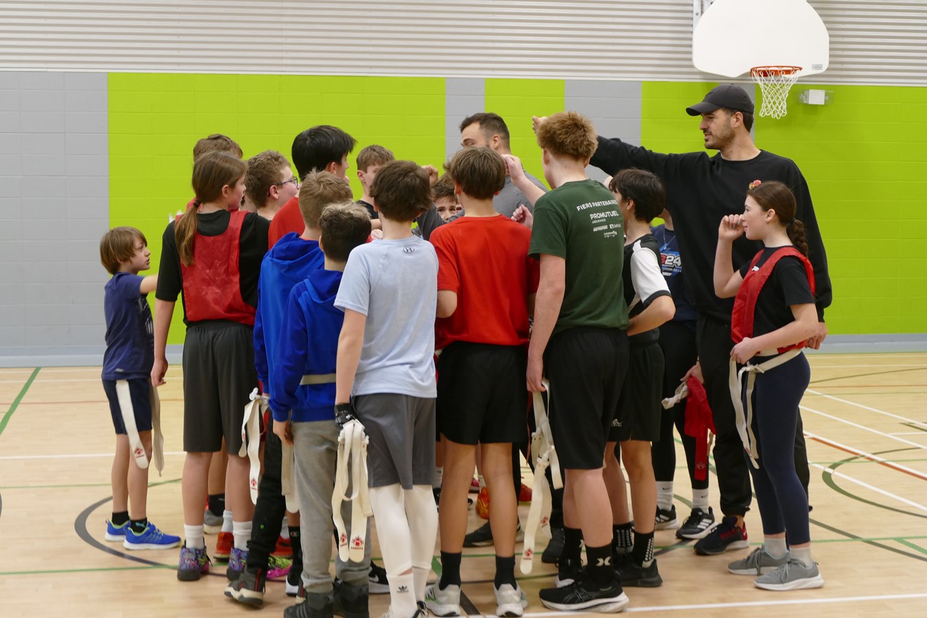 Notre-Dames-des-Pins: Les frères Auclair initient les jeunes au flag football