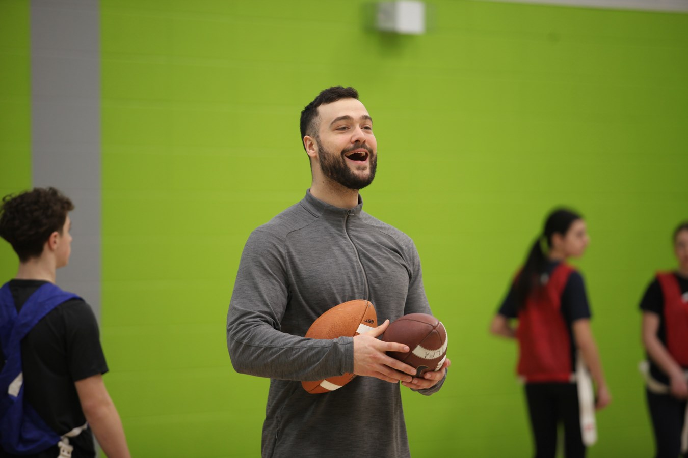 Notre-Dames-des-Pins: Les frères Auclair initient les jeunes au flag football