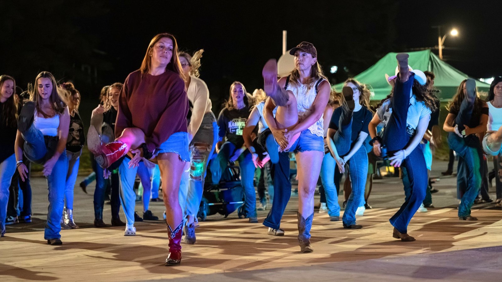 La danse country sera au cœur de l'événement tout au long du week-end, avec des pistes de danse prêtes à accueillir les festivaliers, des débutants aux plus experts.