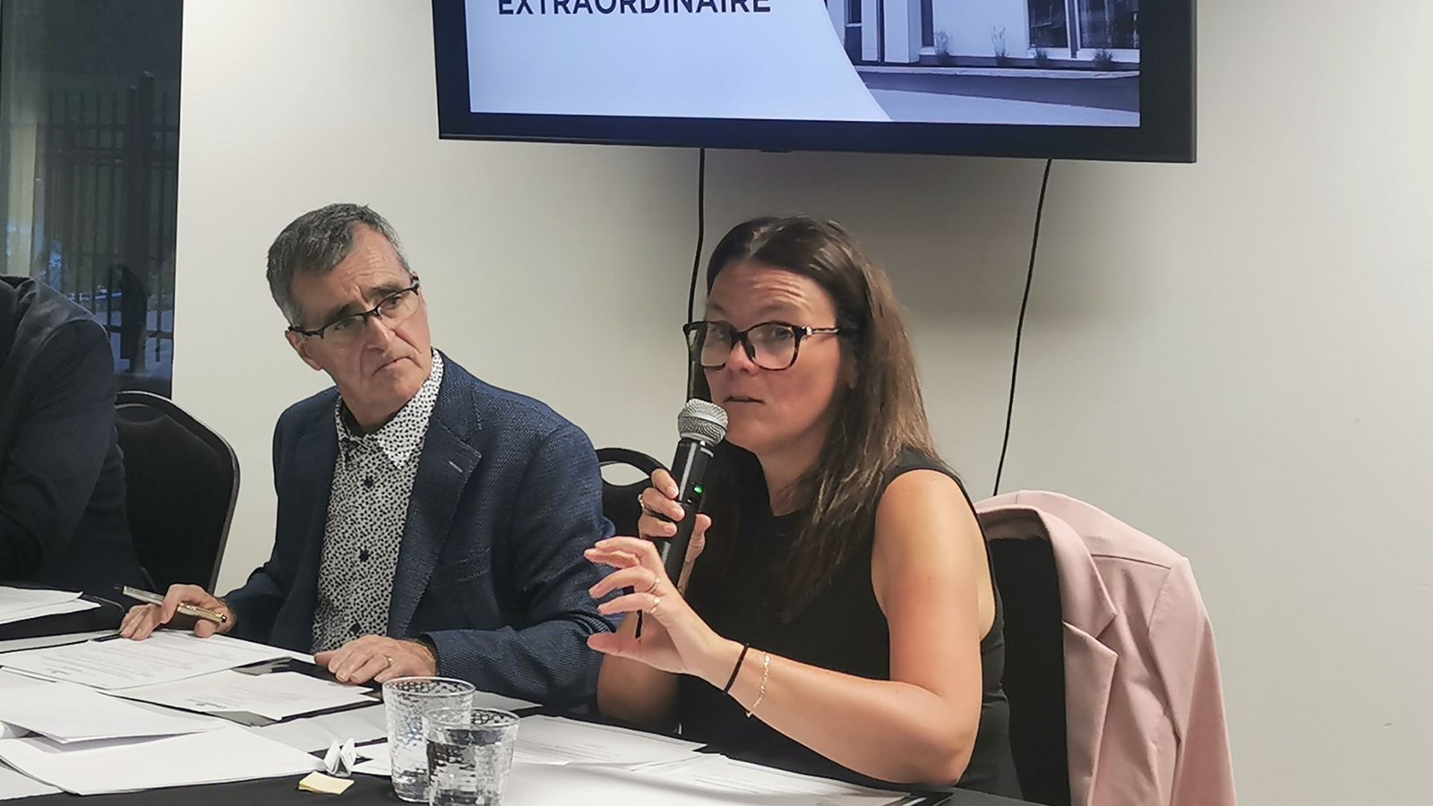 La directrice générale de la Coop de santé Robert-Cliche, Marie-Claude Vachon, et le président du conseil d'administration, Claude Lambert, lors de l'AGA de mai dernier.