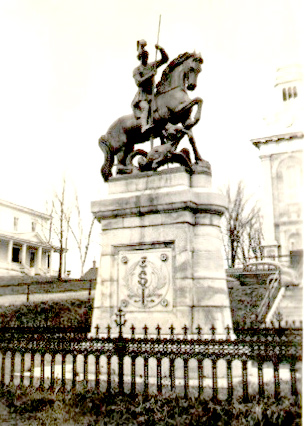 Modèle et statue du St-Georges