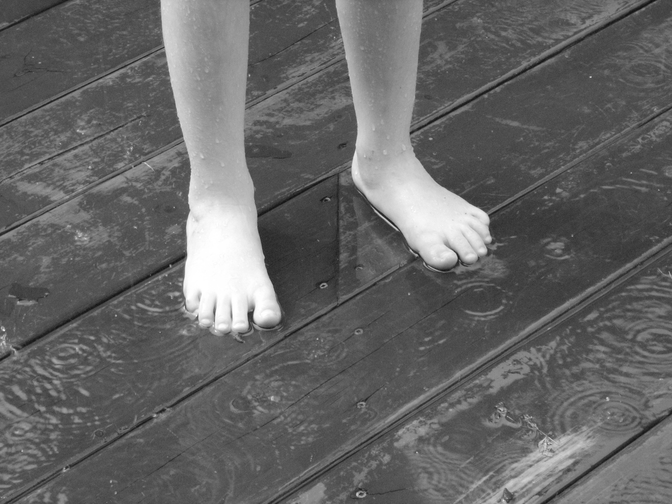 les pieds dans l'eau