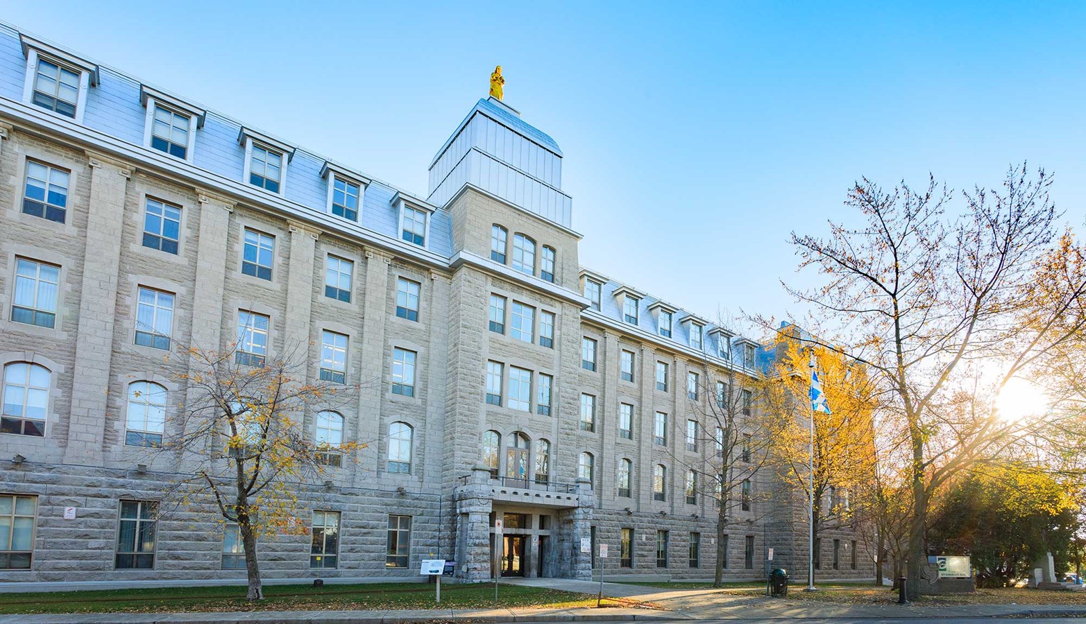 Récupération de vêtements au Cégep de Lanaudière à Joliette