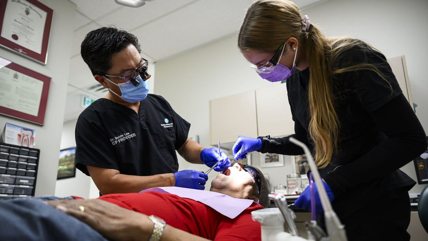 Les dentistes proposent des solutions pour améliorer le régime de soins dentaires