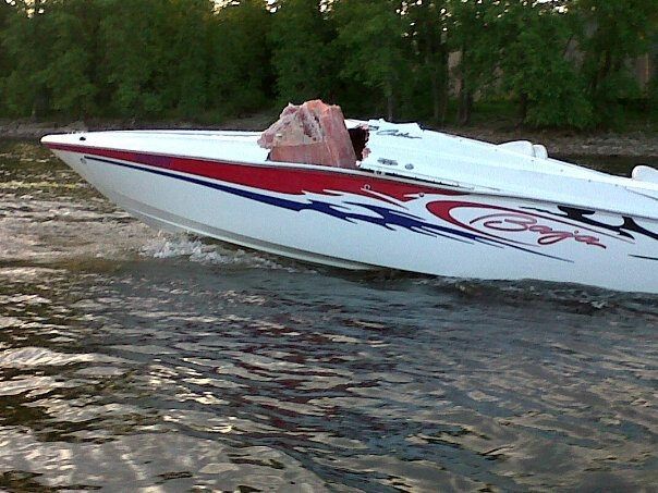 Accident de bateau : les plongeurs de la SQ au travail