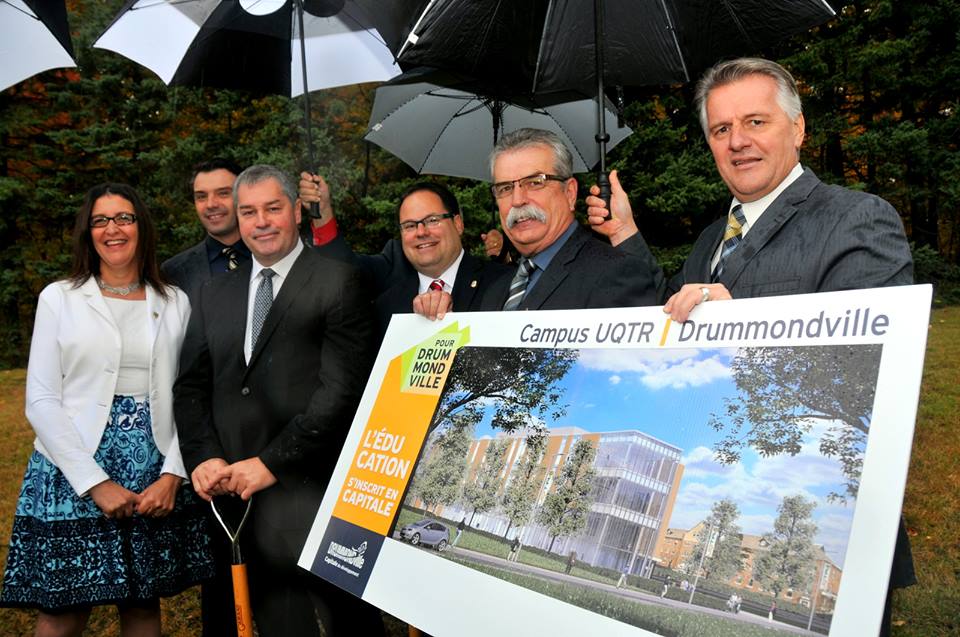 UQTR - Levée de la première pelletée de terre