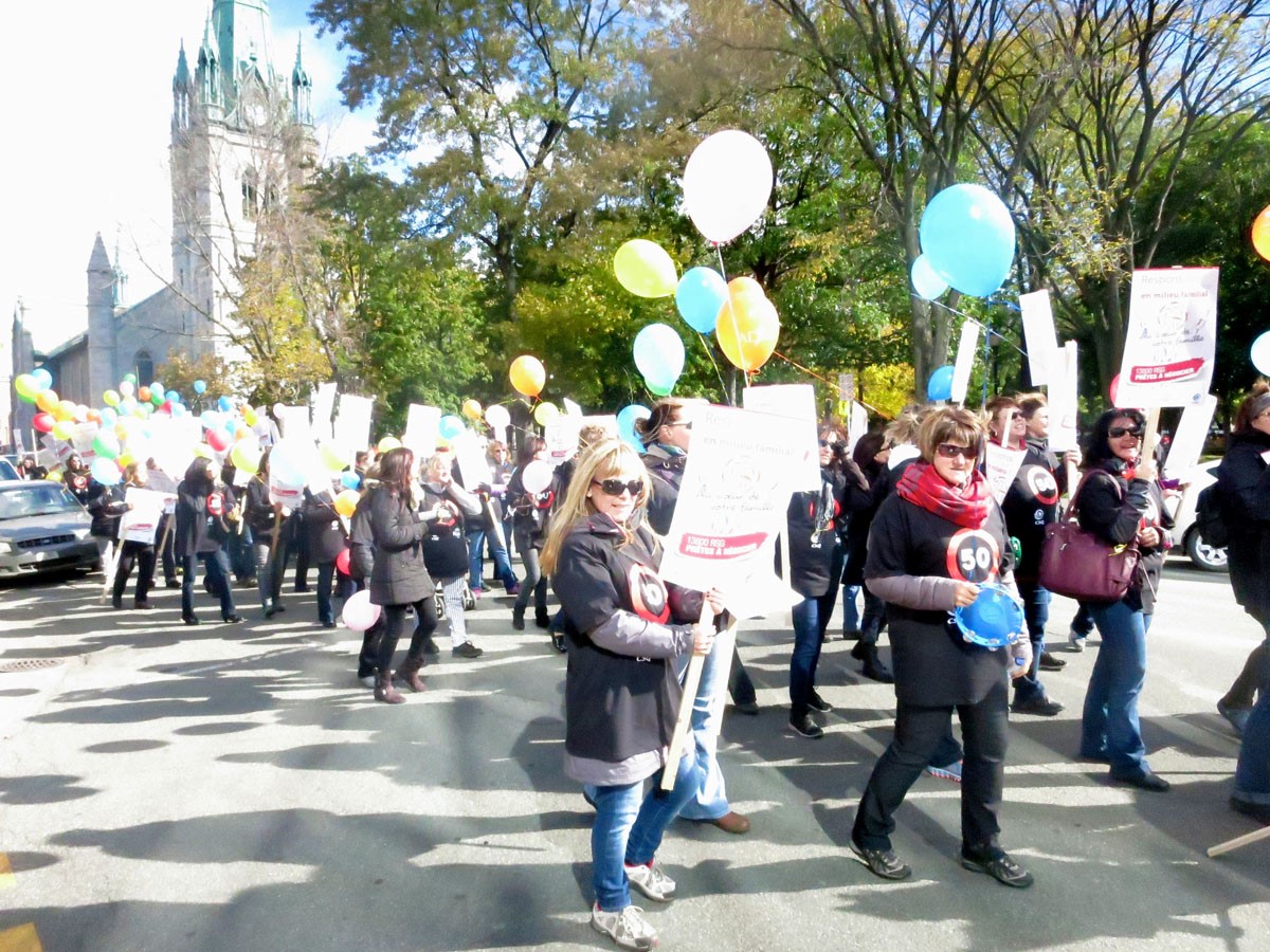 Les éducatrices en services de garde en milieu familial manifestent à Trois-Rivières